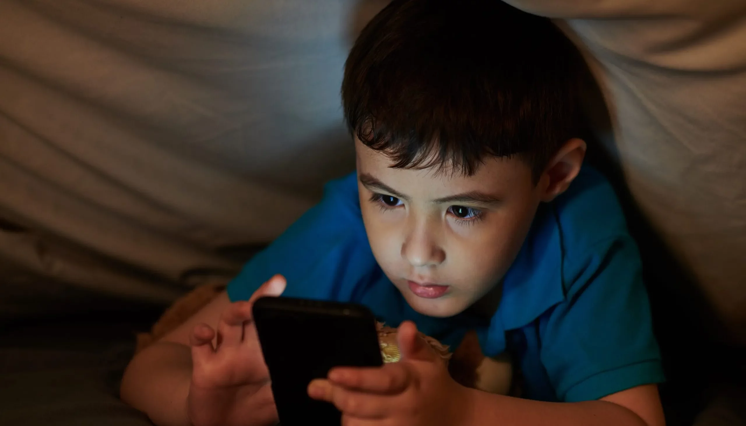 چگونه موبایل و تبلت را از کودکان‌مان دور کنیم